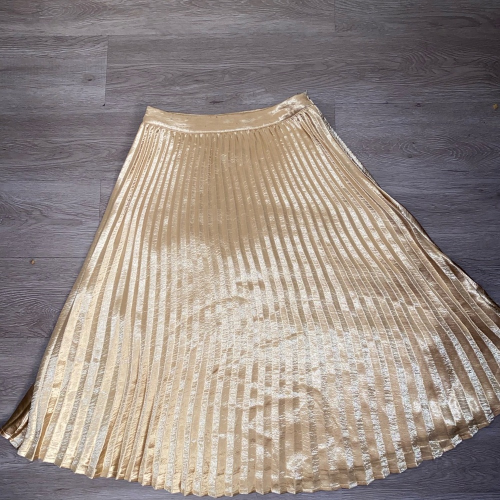 White Eyelash Sunburst Skirt - Size: S - Side Zipper Closure